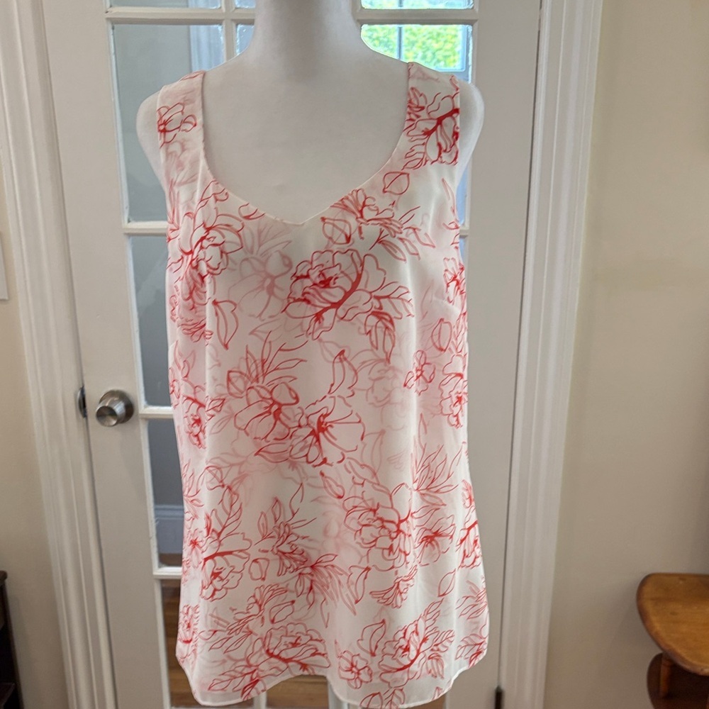 NWOT CAbi ‘Stencil’ White Floral Tank Top with Red Floral Print. Size M.